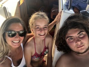 familia en velero